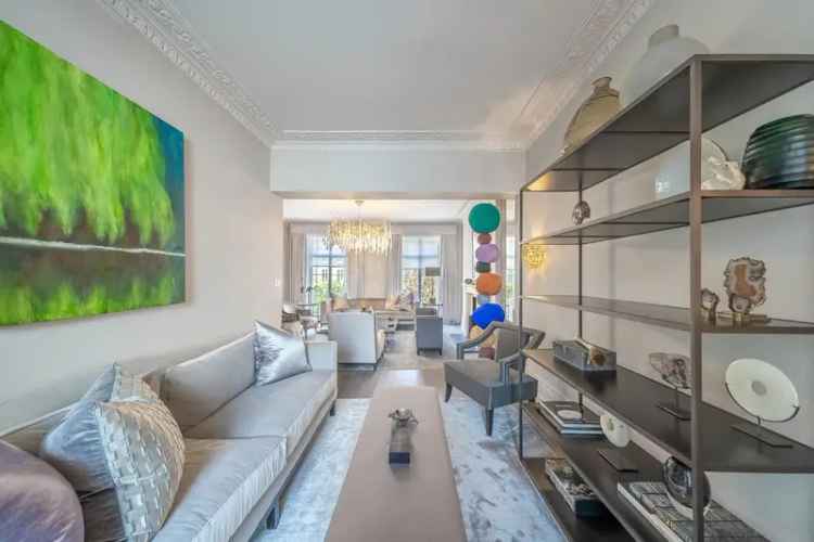 Brompton Square Townhouse: Luxurious Family Home near Knightsbridge