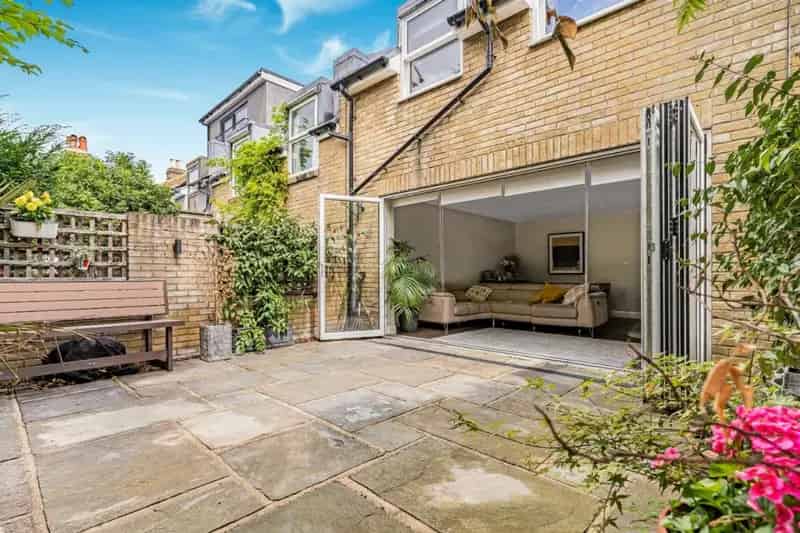 4 Bed End Terrace House for Sale