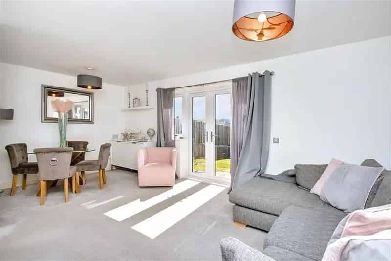 3 Bed End Terrace House West Linton Modern Kitchen South Facing Garden