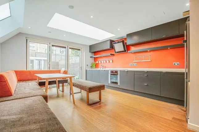 Family Home in Gated Mews Parsons Green