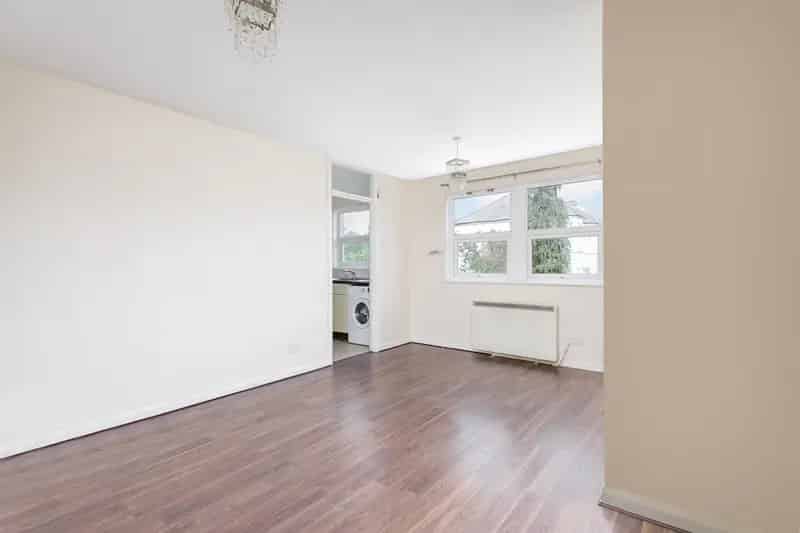 Two Bedroom Flat Hither Green London Share of Freehold