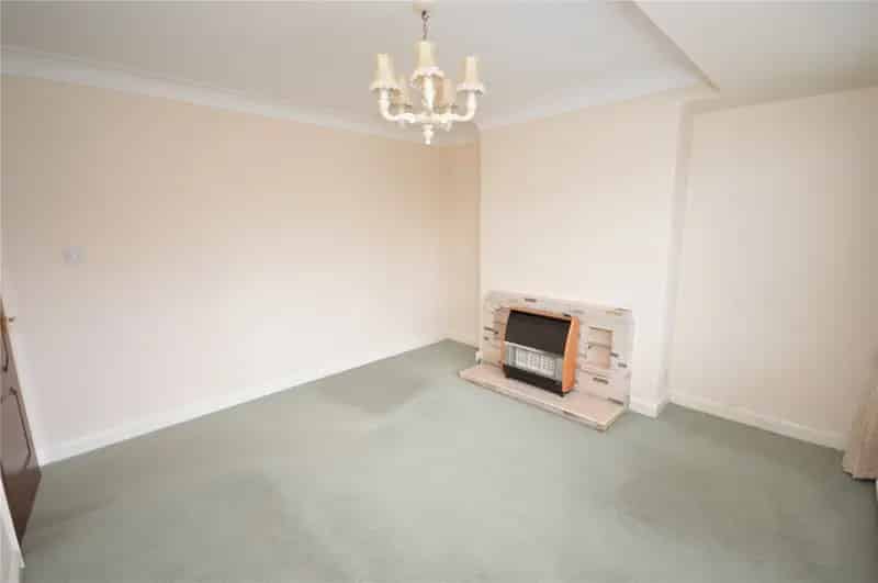 Three Bedroom Detached House Near M62 and M1 Motorways