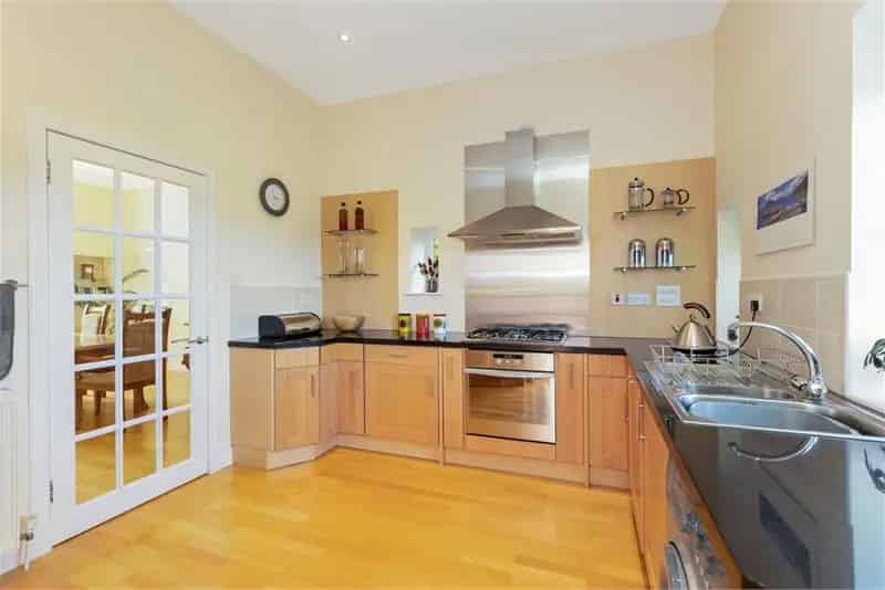 3 Bed Detached Cottage with 3 Reception Rooms and Private Garden