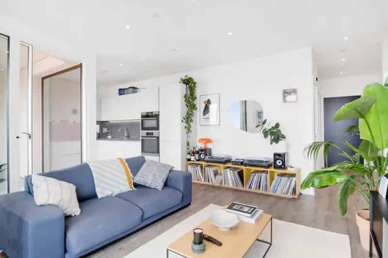 1 bedroom Flat
 For Sale 
Total Size: 605 SQ FT