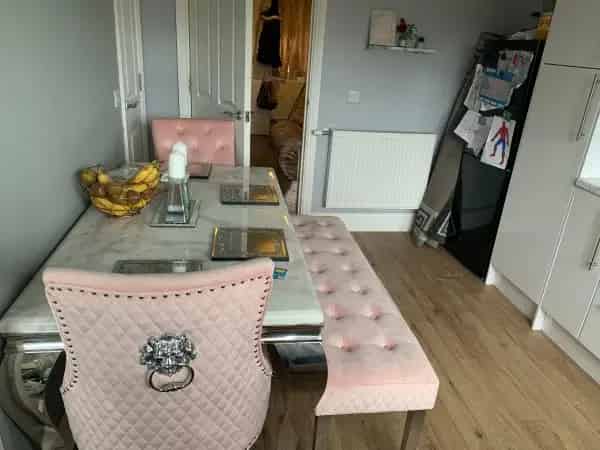 2 Double Bedroom New Build House with Garden and Parking