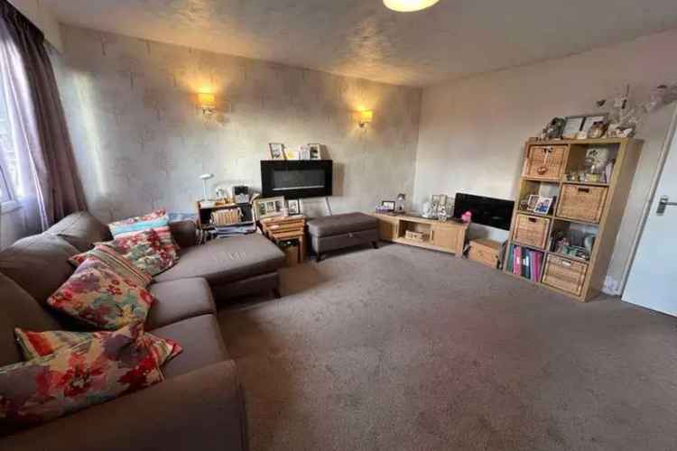 3 Bedroom Maisonette For Sale