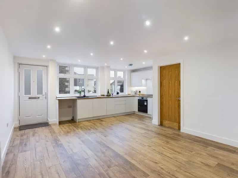 2 Bedroom Apartment to Rent Mullion Cornwall