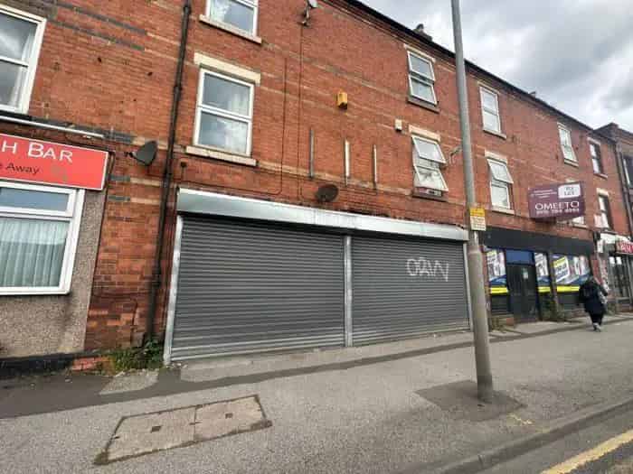 Versatile Commercial Unit Near Retail Parks