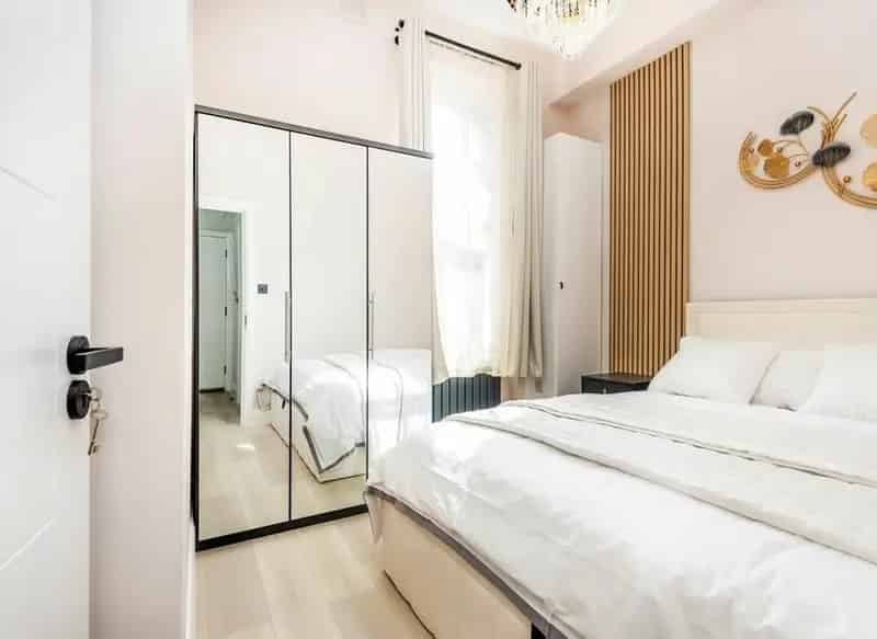 Refurbished Flat near Earls Court Tube Station