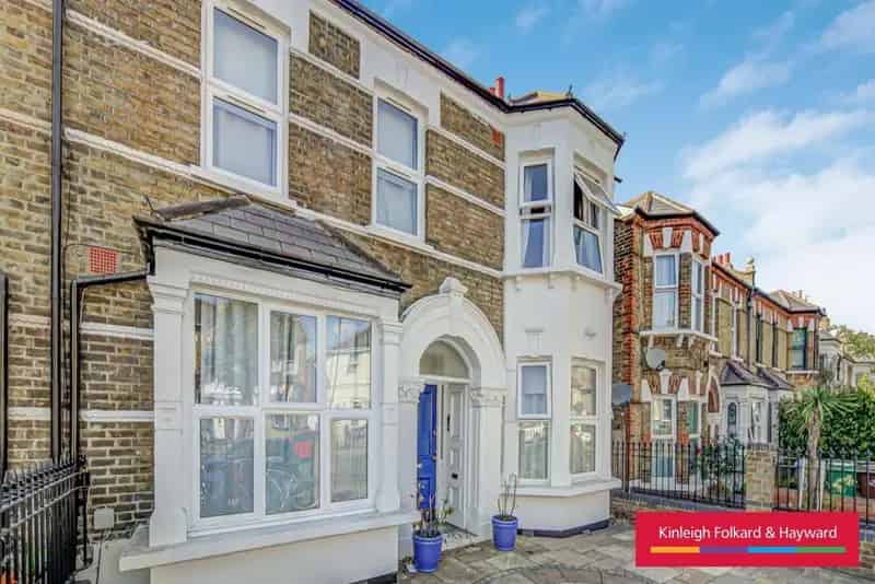 Eight Double Bedroom House for Students and Professionals