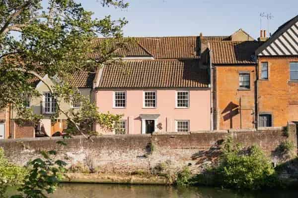 Charming Norwich Townhouse with River Views and Parking
