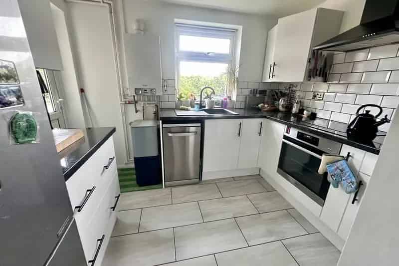 Ground Floor Apartment Two Double Bedrooms Near Garden