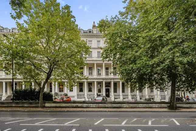 Spacious 4-Bedroom Flat near Kensington Gardens Lancaster Gate W2