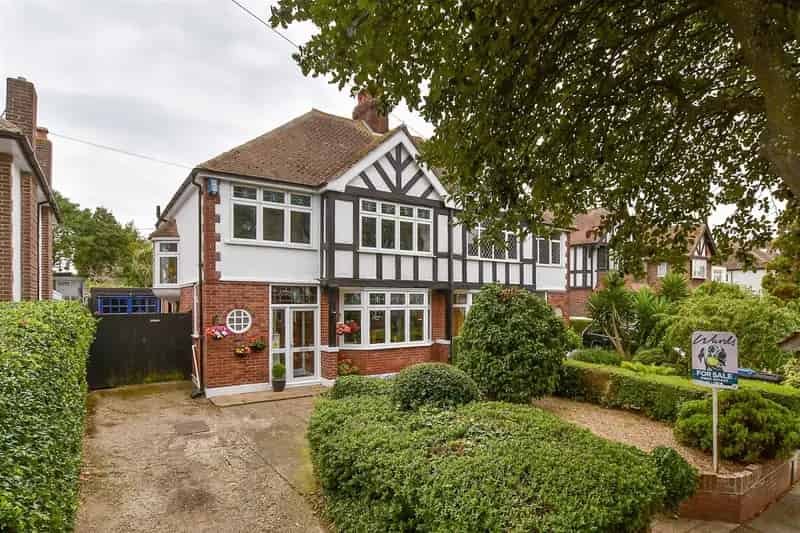 3 Bedroom Semi-Detached House for Sale in Avenues