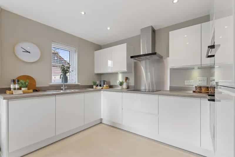 4 Bedroom Detached House with Garage and Garden Netley