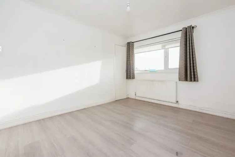 Three Bedroom Semi-Detached House South Ockendon