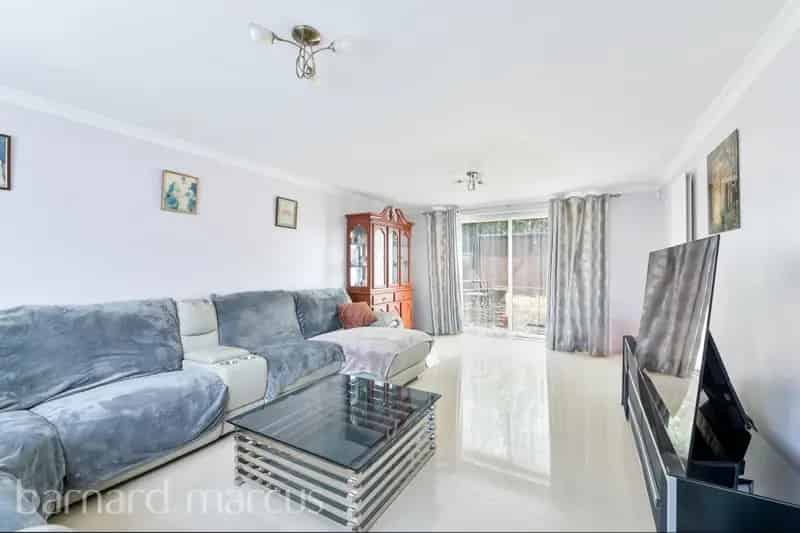 4 Bedroom House Tonstall Road Mitcham Eastfield Station