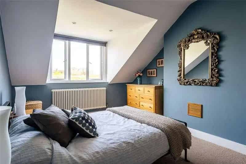 4 bed flat for sale