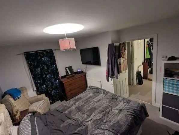 Flat For Rent in Wealden, England