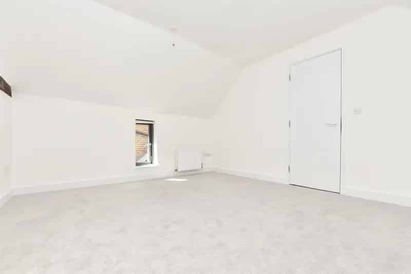 1 Bedroom Semi-Detached House for Sale in Dorking