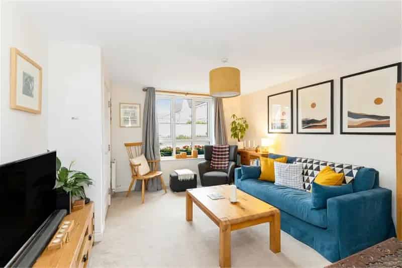 4 Bed Detached House with 1 Reception Room and Landscaped Gardens
