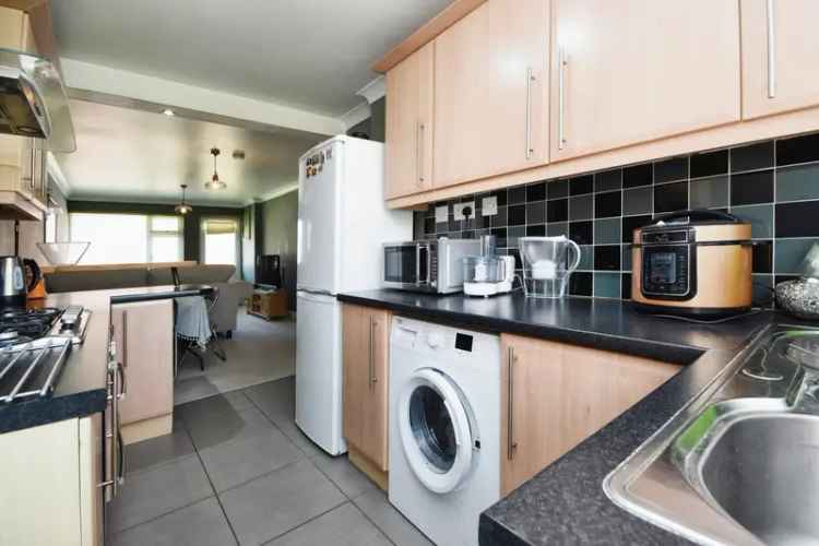 One Bedroom Ground Floor Maisonette with Garage in Bocking