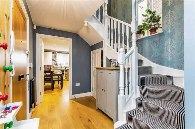 Duplex Apartment with Allocated Parking Near Purley Oaks Station