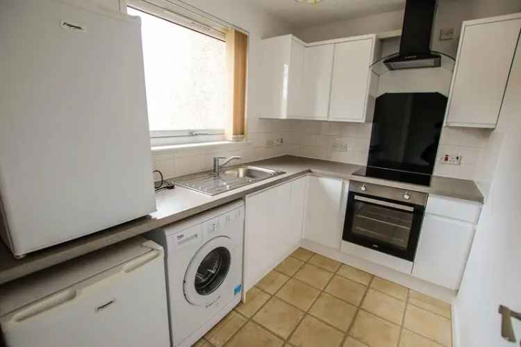 Modern 2 Bed Flat Huntly Close to Amenities