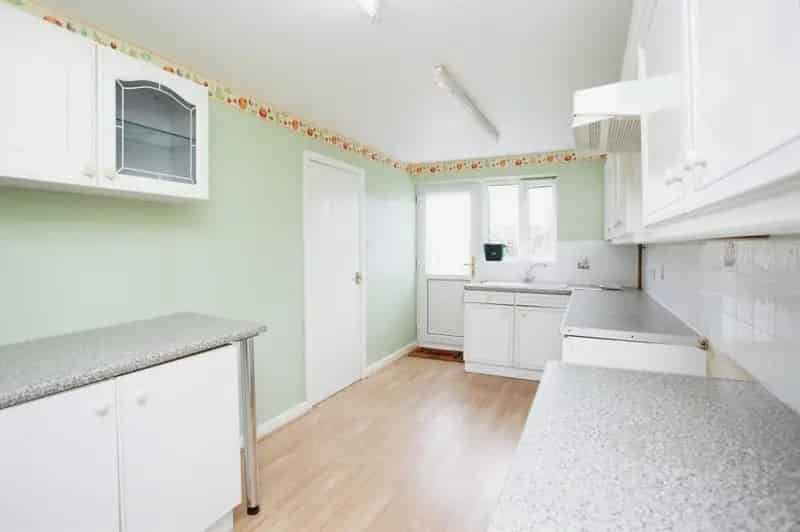 3 Bedroom Detached House Near Schools and Amenities