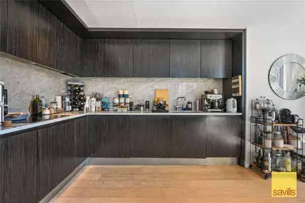 2-Bed Apartment Canary Wharf Luxury Amenities