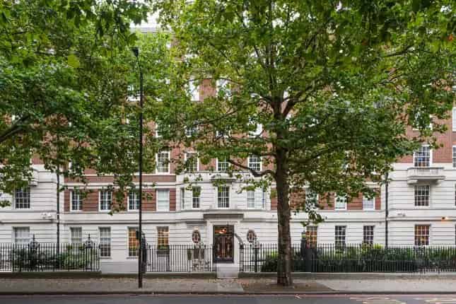 Family Flat for Sale in Abbey Lodge St John's Wood NW8