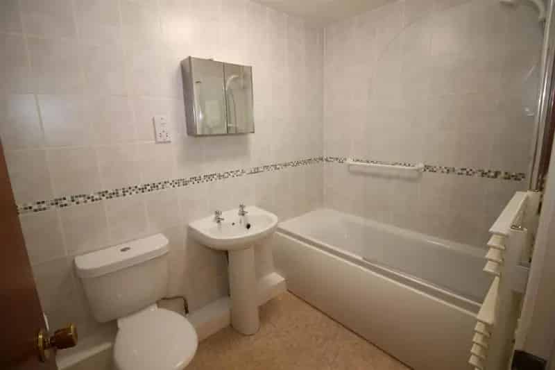 2 Bedroom End of Terrace House to Rent