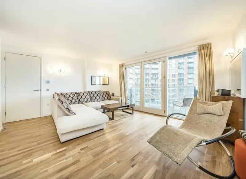 Spacious 2-Bed Home near Canary Wharf  River Views