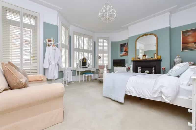 4 Bedroom Seaside Terrace House For Sale
