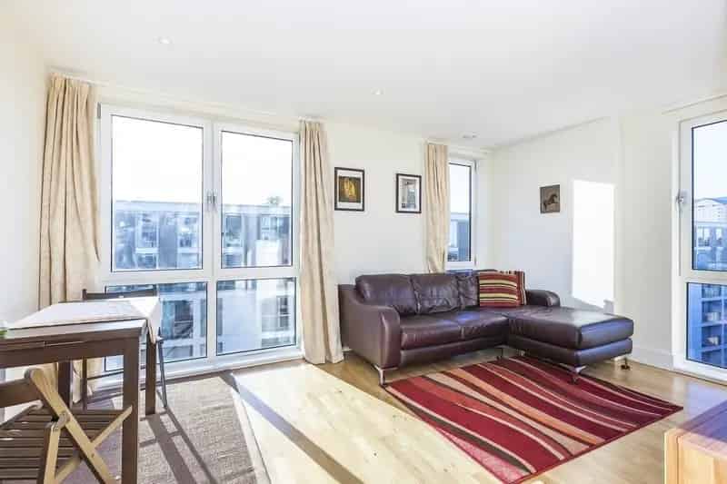 Studio Apartment near Canary Wharf with 24hr Concierge