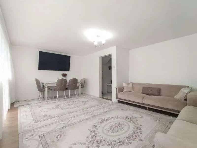 3 Bed Flat for Sale in Edmonton N9 - Split Level Maisonette