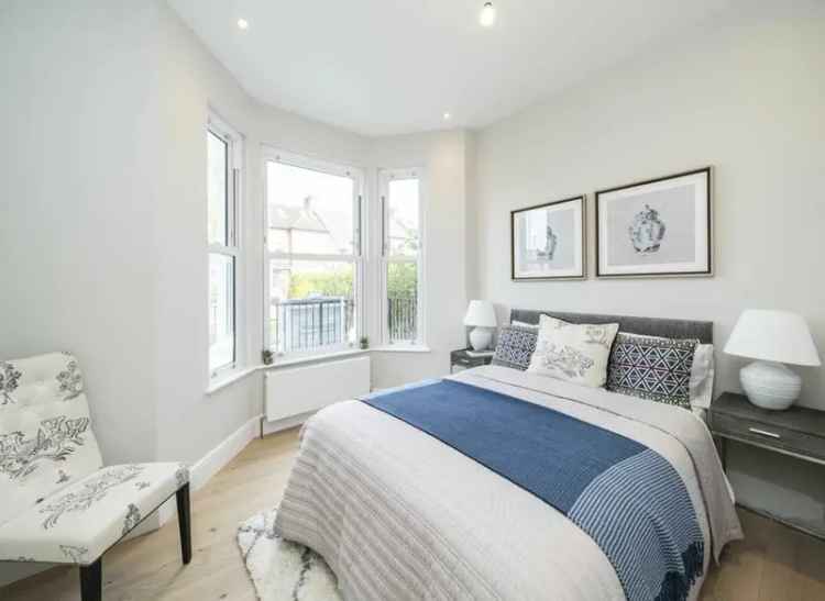 2-Bed 2-Bath Victorian Conversion Earlsfield