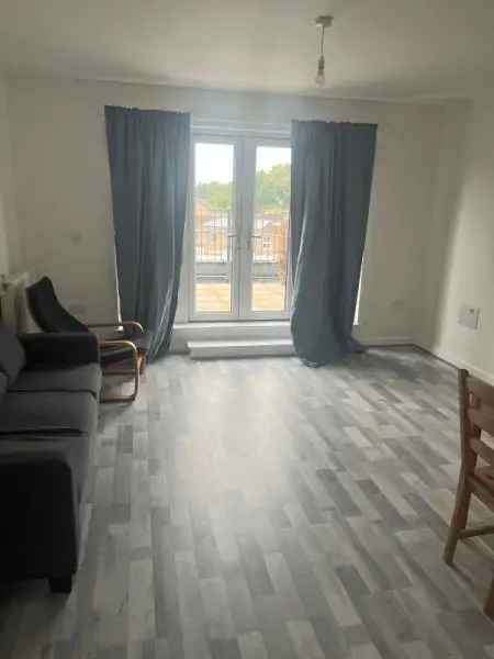 Flat For Rent in Reigate and Banstead, England