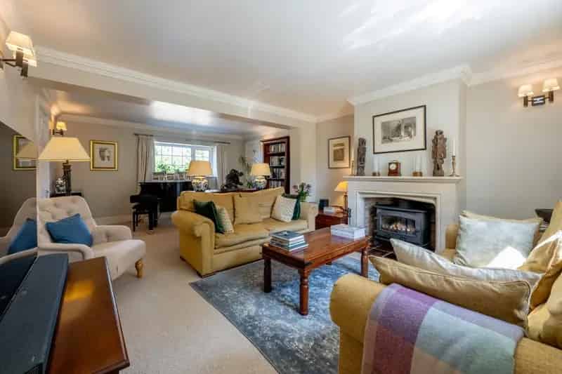 3 Bedroom Victorian House with Large Garden and Outbuilding