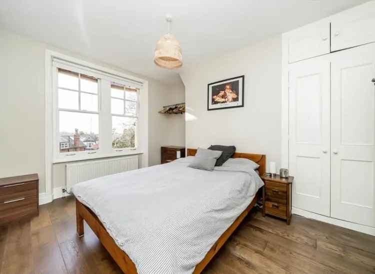 3-Bedroom Flat in Muswell Hill Broadway