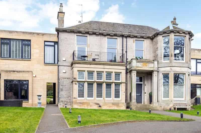 2 Bedroom Apartment to Rent in Corstorphine Edinburgh