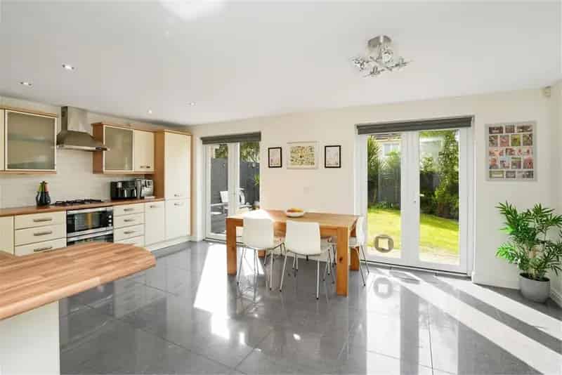 4 Bed Detached House with 3 Reception Rooms and Garden Room