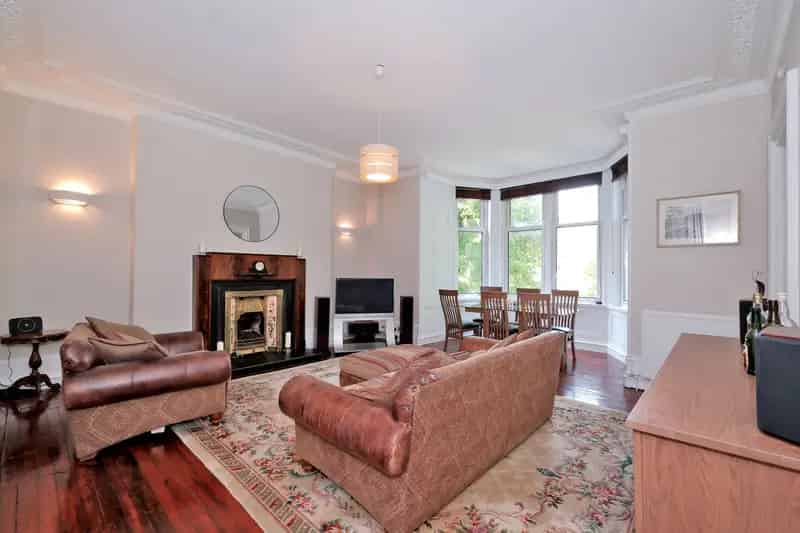 Spacious 2-Bedroom West End Flat Aberdeen