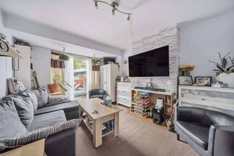 1 Bed Flat for Sale Near Hanger Lane