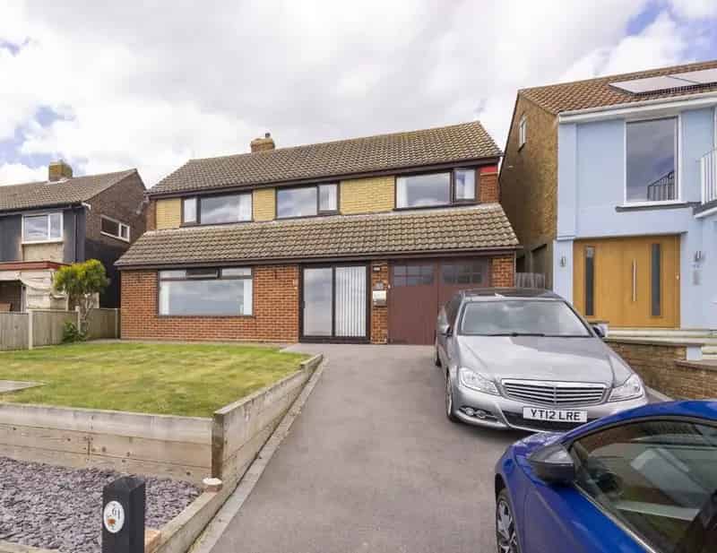 4 Bedroom Detached House with Sea Views Kent CT19