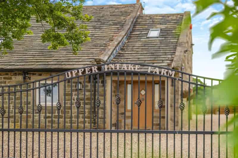 Detached Farmhouse with Equestrian Facilities and Cottage