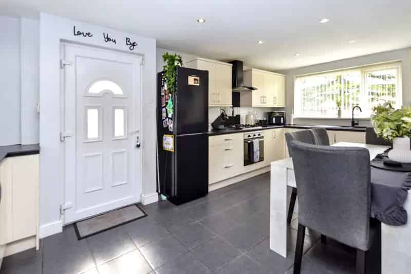 2-Bed Semi-Detached House with Garden and Off-Street Parking