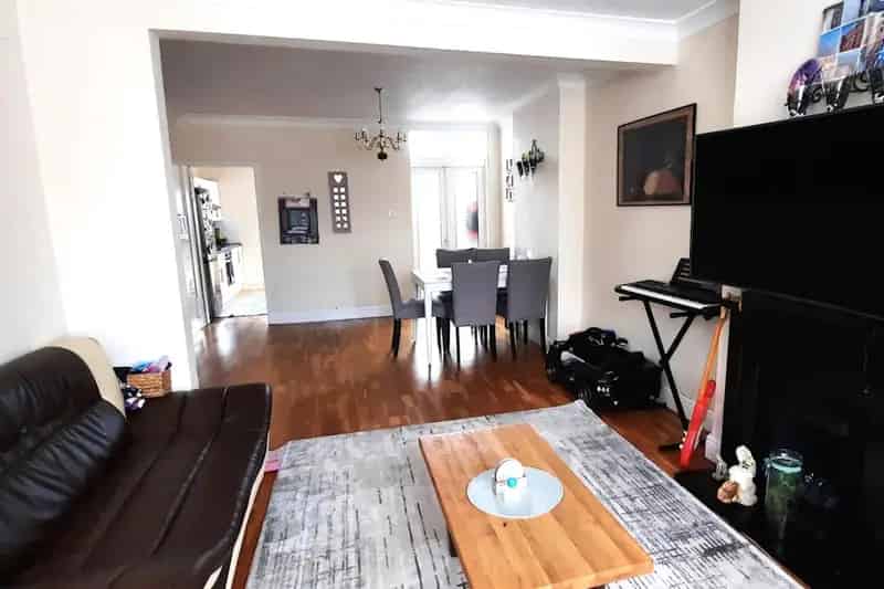 Three Bedroom Family Home Near Watford Junction