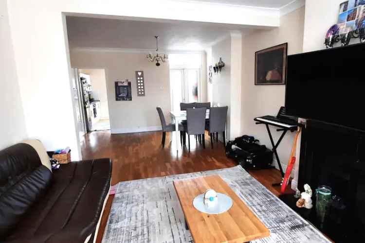 Three Bedroom Family Home Near Watford Junction