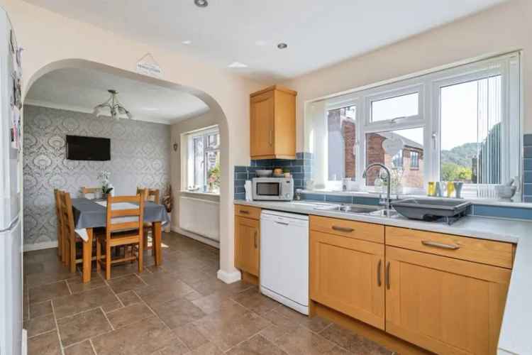 4 Bed Detached House with Double Garage and Garden